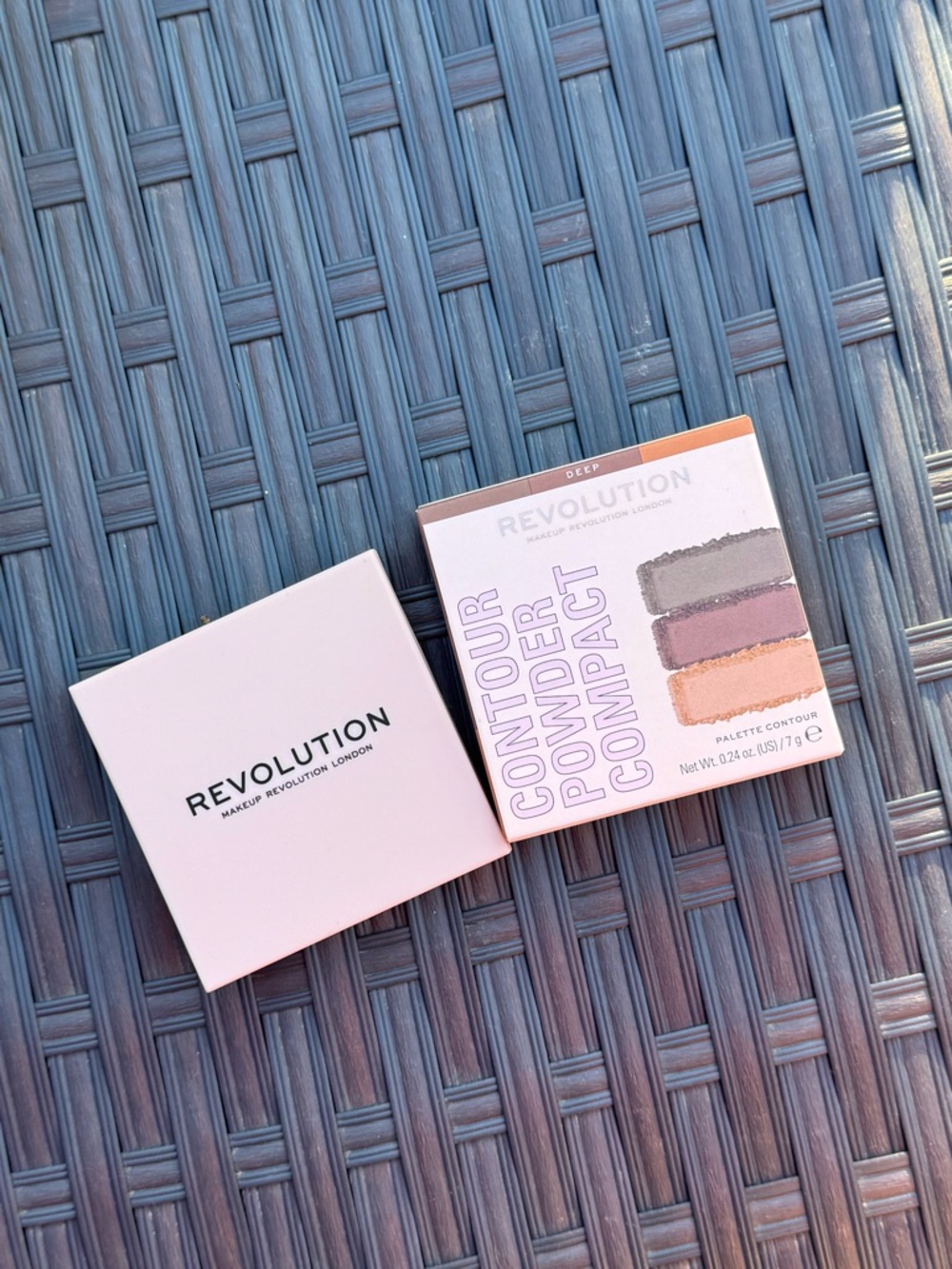 Revolution Contour Powder Compact - Deep bronzer and highlight